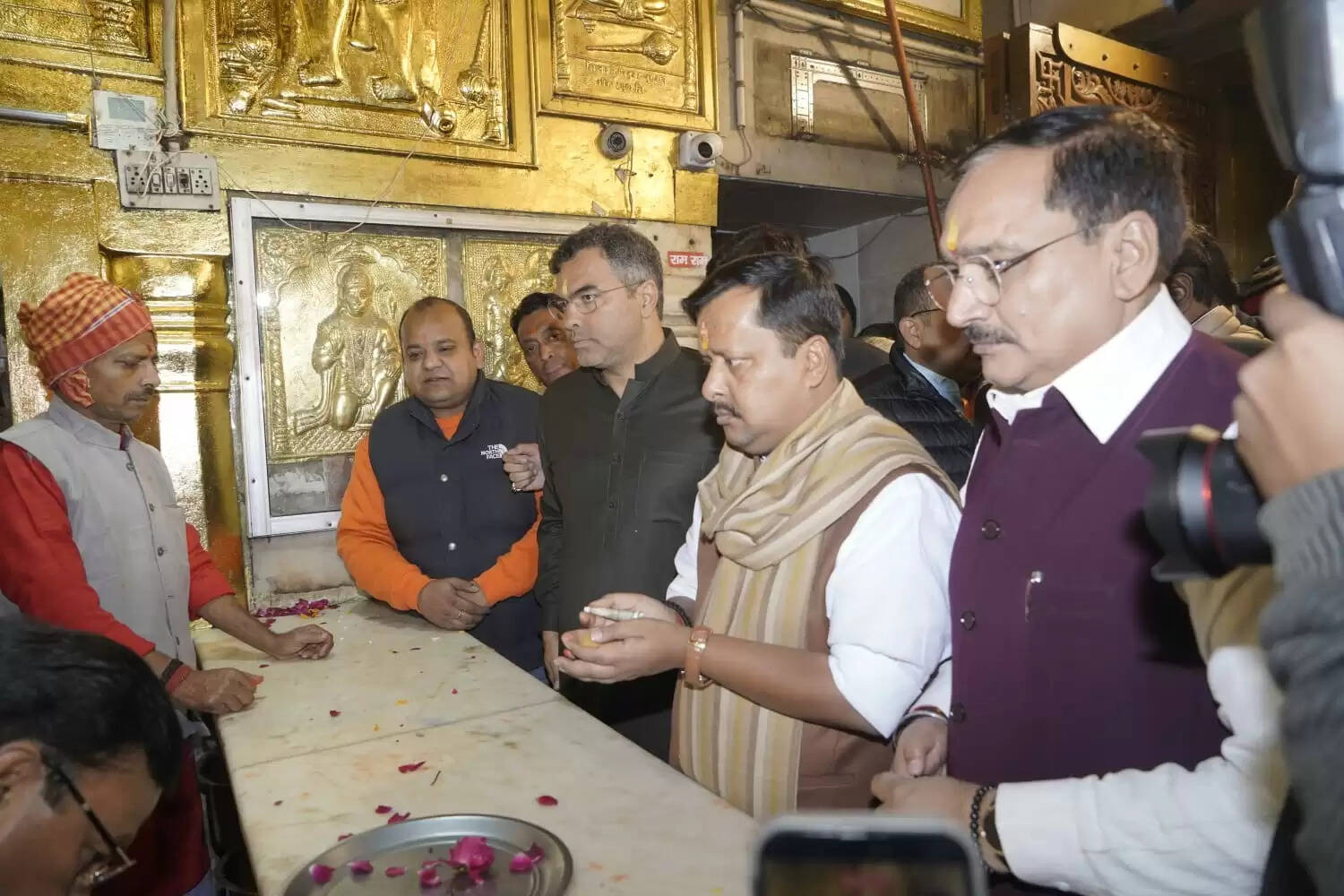 नितिन नबीन ने देवी-देवताओं की पूजा-अर्चना