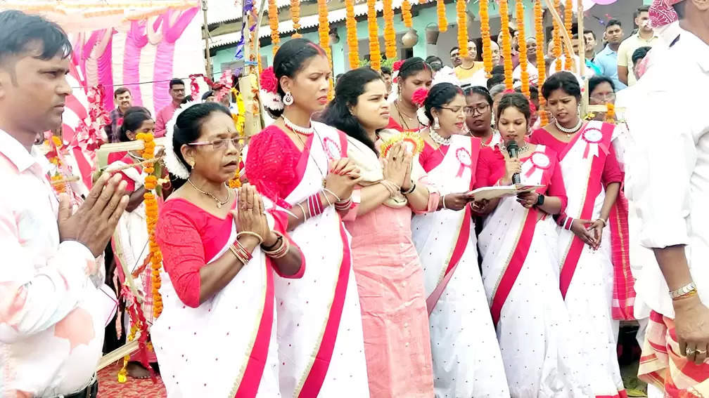 पुलिस लाइन में पहली बार प्रकृति पर्व सरहुल का आयोजनप्रकृति से जुड़े पर्व को जरूर मनाना चाहिए: एसपी