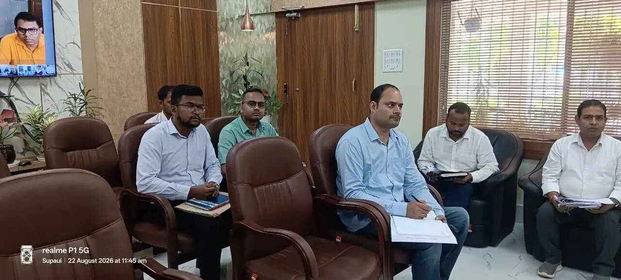 काला बिल्ला लगाकर आपूर्ति पदाधिकारियों का सांकेतिक विरोध