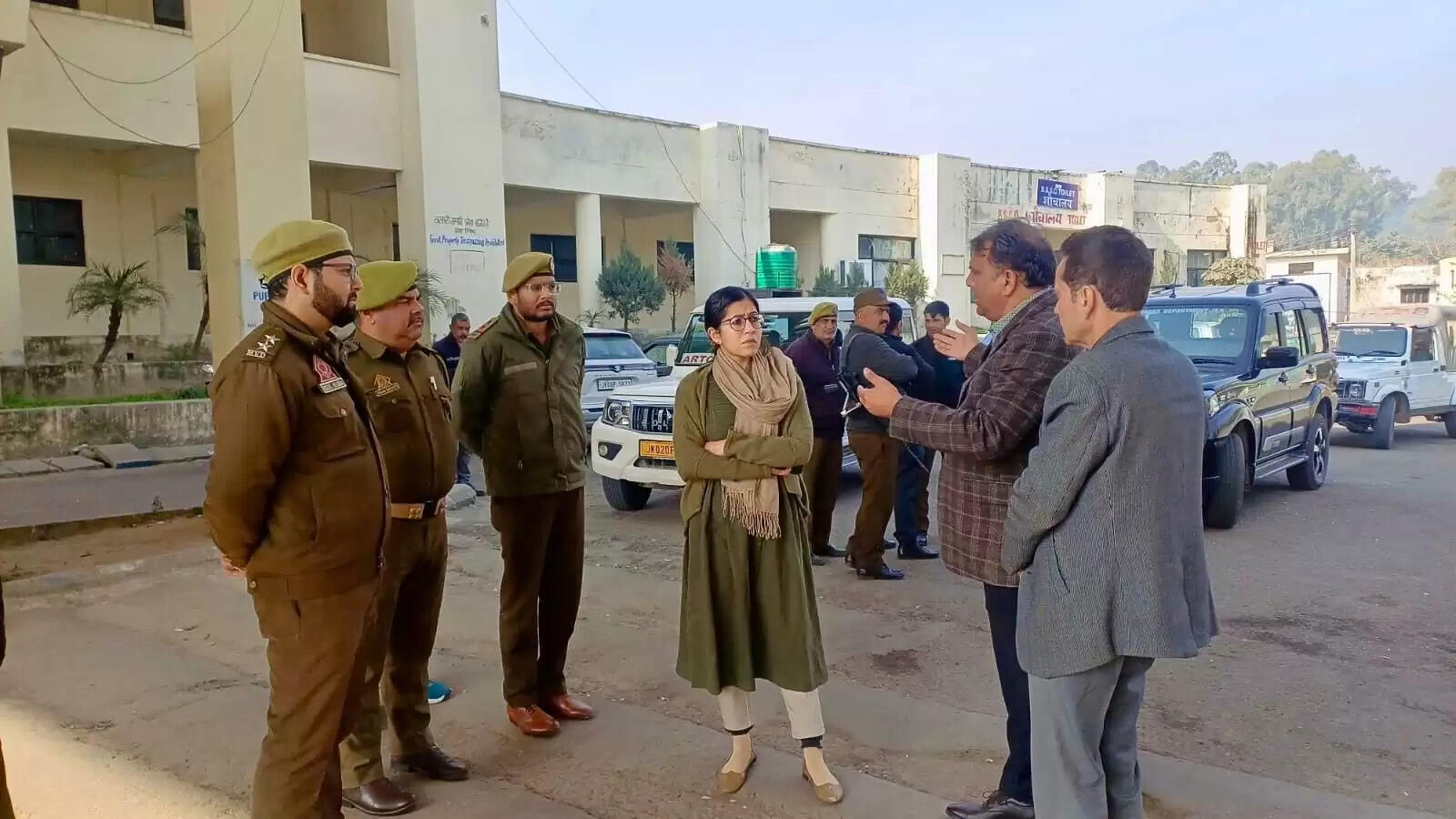 परिवहन सचिव ने लखनपुर स्थित एमवीडी कर संग्रह चैकी का किया औचक निरीक्षण, ओवरलोड वाहनों के विरुद्ध कार्रवाई के दिए निर्देश