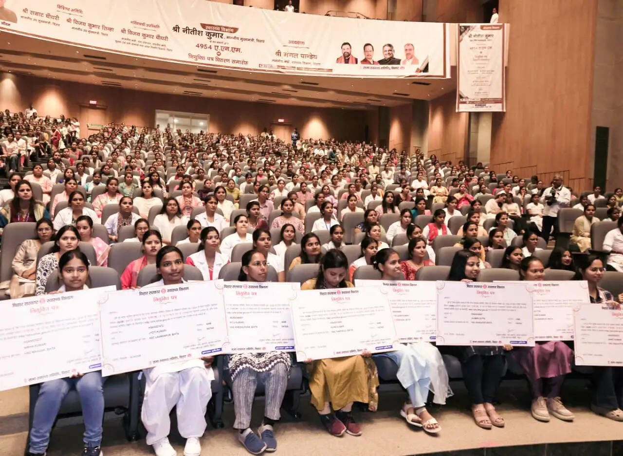 मुख्यमंत्री ने 4954 नवनियुक्त महिला स्वास्थ्य कार्यकर्ता को प्रदान किया नियुक्ति पत्र