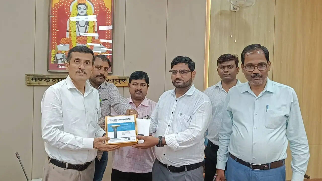 गाेरखपुर मंडल में राजस्व व्यवस्था को मिली नई तकनीक, खेतों की नापजोख अब होगी हाईटेक