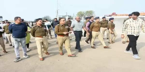 सीहोरः वरिष्ठ अधिकारियों ने कुबेरेश्वर धाम पहुंचकर लिया रूद्राक्ष महोत्सव एवं शिवमहापुराण कथा की तैयारियों का जायजा