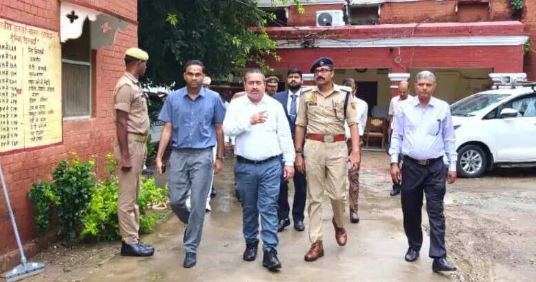 जिला एवं सत्र न्यायाधीश, जिलाधिकारी व एसपी ने जिला कारागार और बाल गृह का किया निरीक्षण