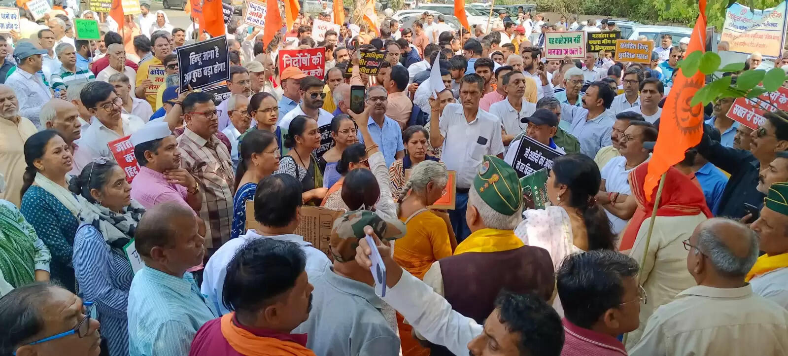 फरीदाबाद : पहलगाम आतंकी हमले के विरोध में सडक़ों पर उमड़ा जनसैलाब