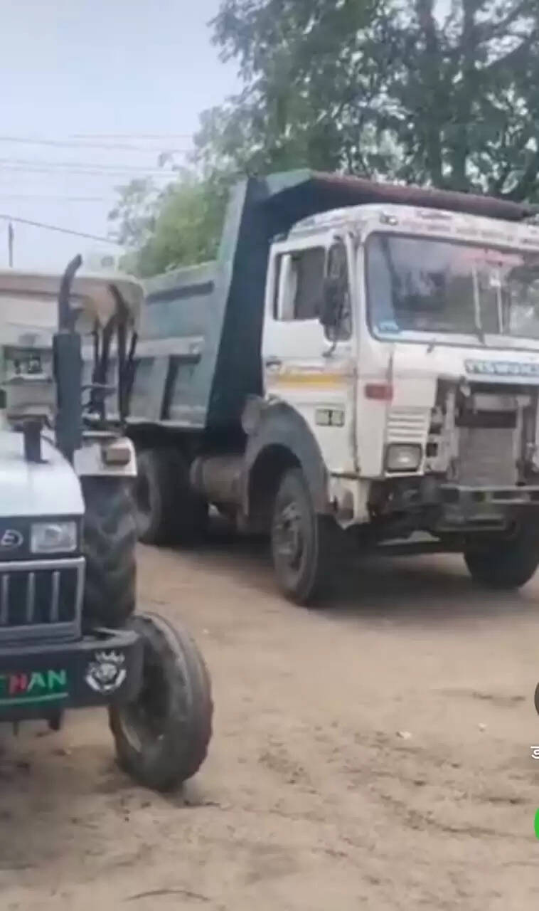 राजगढ़ःअवैध खनन को लेकर प्रशासन की कार्रवाई, जेसीबी, डंपर सहित दो ट्रेक्टर जब्त