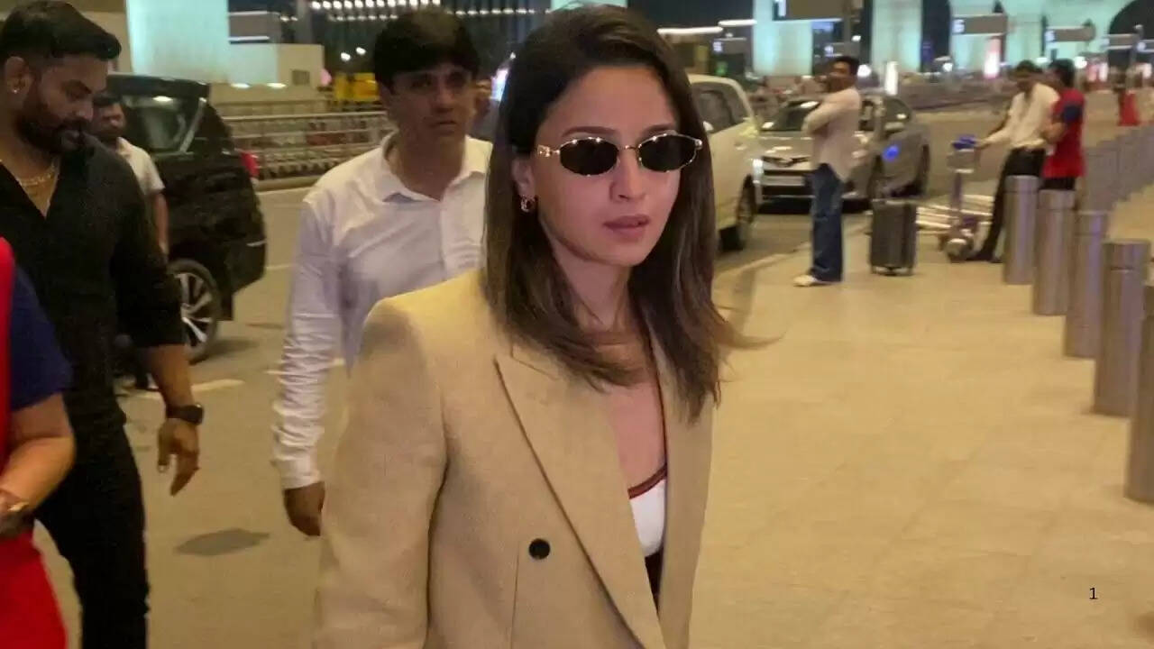 कान्स के लिए रवाना हुईं आलिया भट्ट, रेड कार्पेट पर करेंगी डेब्यू