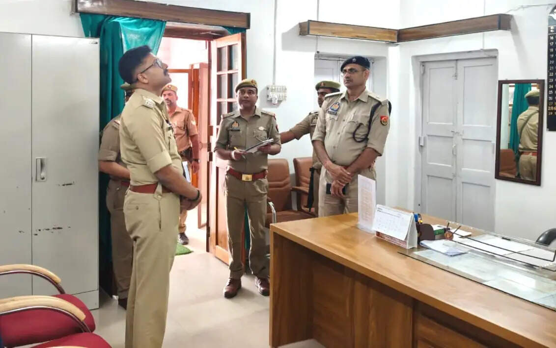 पुलिस अधीक्षक ने किया कार्यालय का निरीक्षण, व्यवस्थाओं को लेकर दिए निर्देश