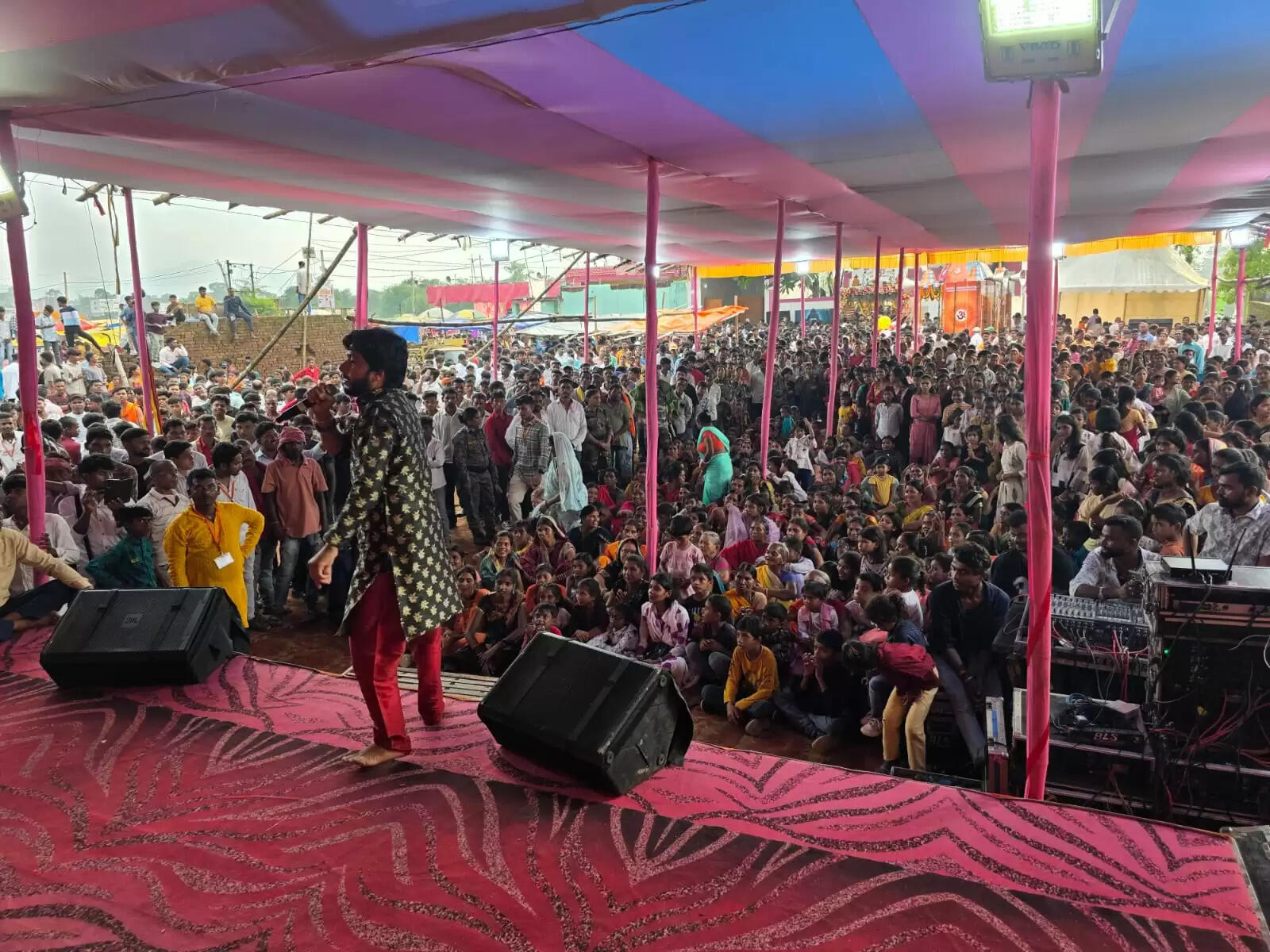 भगवान जगन्नाथ स्वामी का रथ खींचने के लिए उमड़ा जन सैलाब