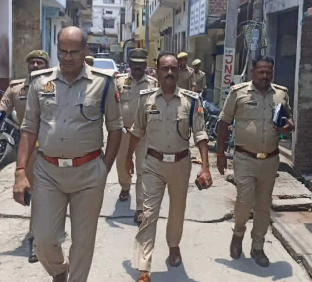 देवरिया के रुद्रपुर में मोहर्रम से पहले विवाद,प्रशासन ने पुराना चौक पर मरम्मत कार्य रुकवाया