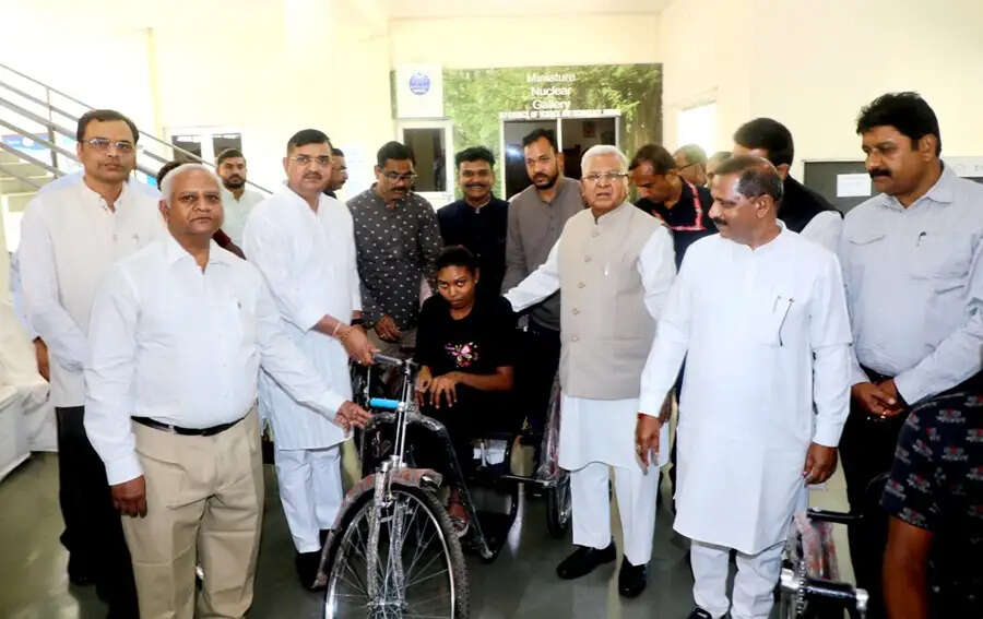 रेडक्रॉस के उद्देश्य और सेवा कार्यों से जन-जन को करें प्रेरित : राज्यपाल पटेल