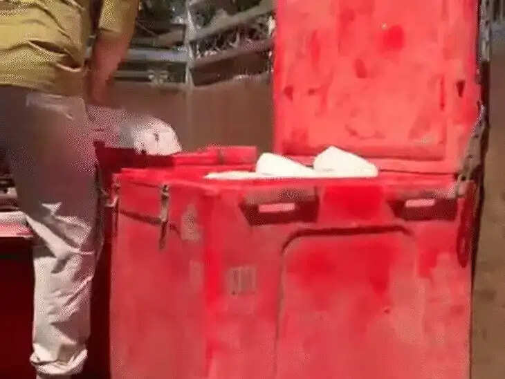 मिलावटी&nbsp;पनीर को बाजार में असली बताकर बेचा जा रहा था: 700 किलो से अधिक नकली पनीर बरामद