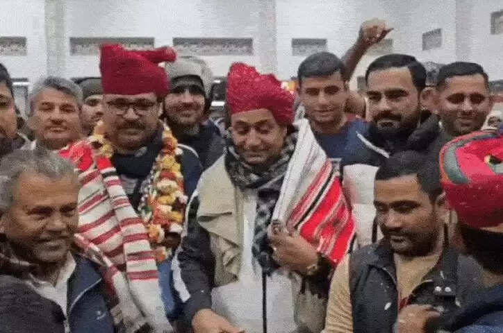 जिला सीमाओं में फेरबदल के विरोध में धोरीमन्ना में धरना 11वें दिन भी जारी, डोटासरा–जूली बाड़मेर पहुंचे