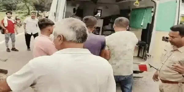 मप्र के रीवा में बाइक की टक्कर से स्कूटी सवार दादा-नातिन समेत चार लोगों की मौत