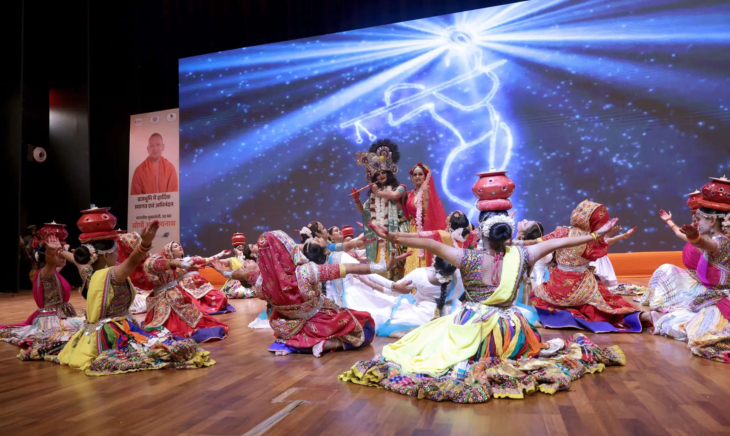 मुख्यमंत्री योगी ने मथुरा काे दी 1,051 करोड़ रुपये के विकास कार्यों की सौगात,बोले- विदेशी आक्रांताओं ने मंदिर तोड़े, पर श्रीकृष्ण की स्मृति को नहीं मिटा पाए
