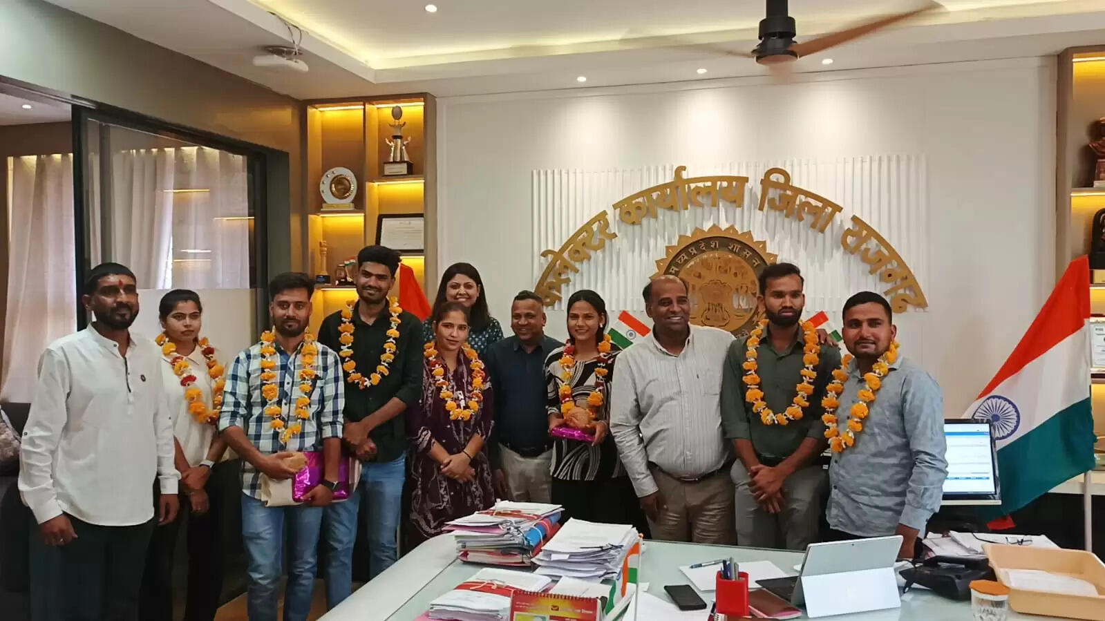 राजगढ़ः अध्ययन लाइब्रेरी बनी सफलता की सीढ़ी, कलेक्टर ने चयनित विद्यार्थियों को किया सम्मानित