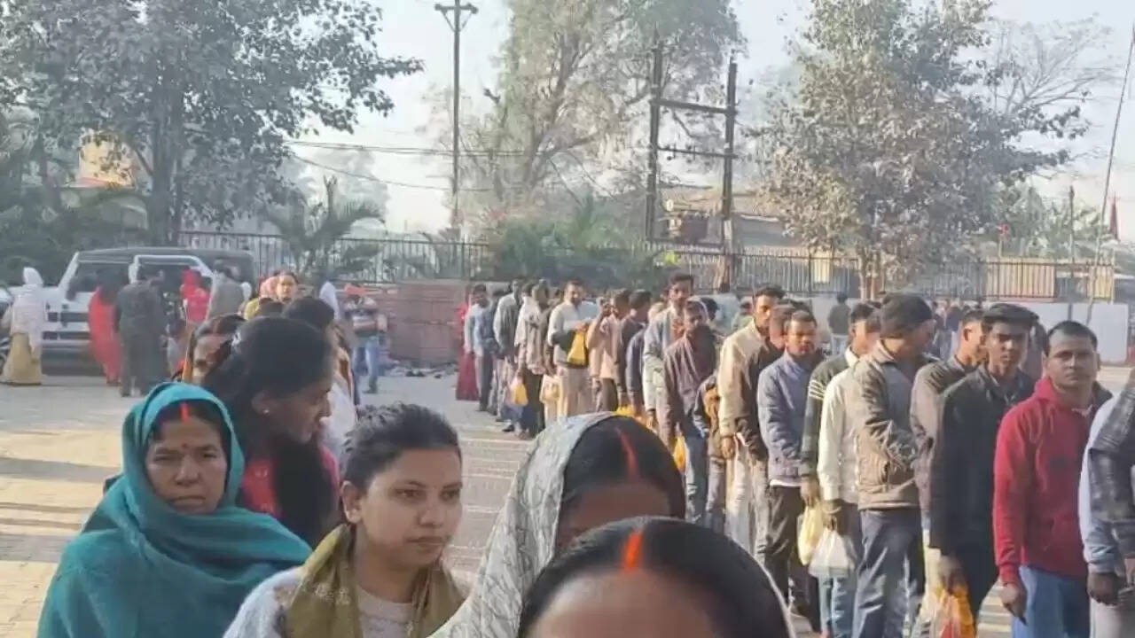 अंबिकापुर : आस्था और उल्लास के साथ नए साल 2026 का आगाज, माँ महामाया मंदिर में उमड़ा श्रद्धालुओं का सैलाब