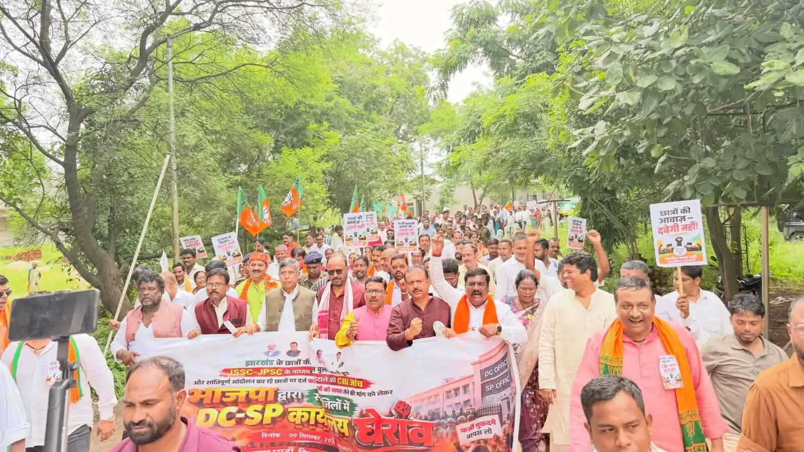 छात्रों पर दर्ज मुकदमे वापस लेने और परीक्षा धांधली की सीबीआई जांच तक आंदोलन जारी रखेगी भाजपा : आदित्य साहू
