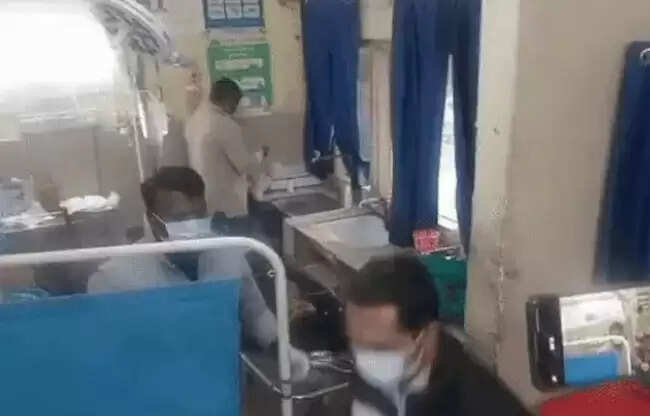 सोनीपत: मिनी सचिवालय में युवक ने जहर निगला,हालत गंभीर