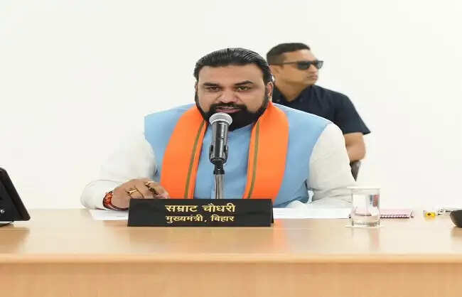 अधिकारी-कर्मी आवेदन के निष्पादन में सहयोग नहीं करते उनके खिलाफ कार्रवाई करें : मुख्यमंत्री