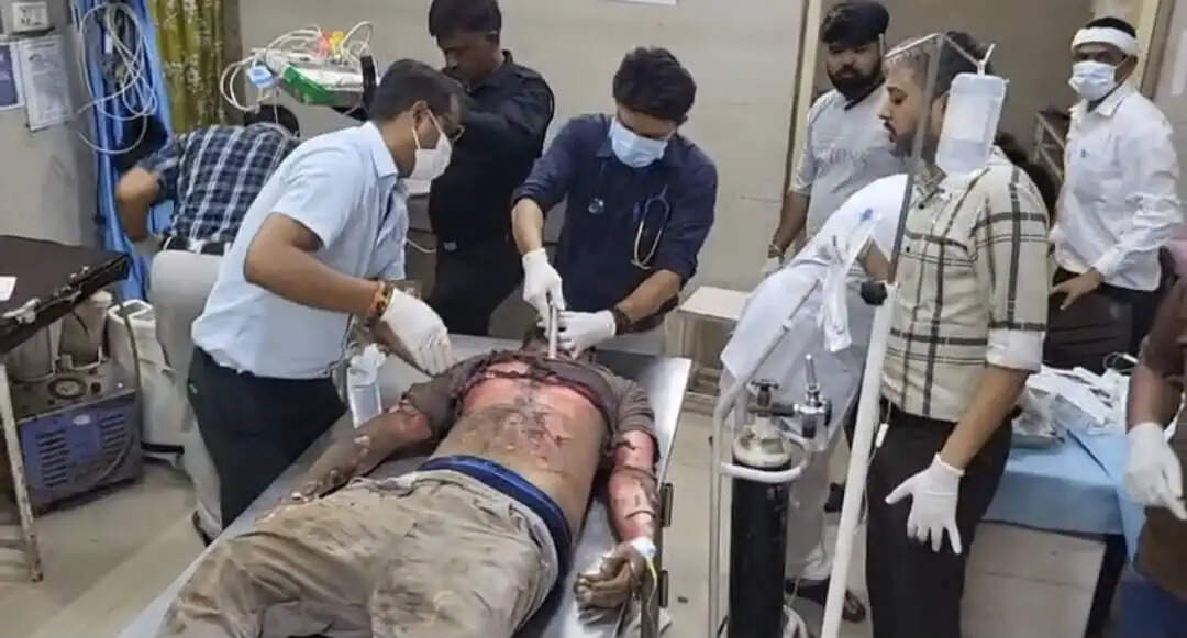 दमोह:होटल दमयंती पैलेस में गैस सिलेंडर से लगी आग, एक की मौत, एक गंभीर