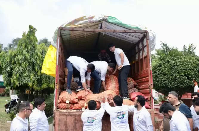 पंजाब, जम्मू-कश्मीर में बाढ़ प्रभावितों के लिए युवा कांग्रेस ने भेजी राहत सामग्री