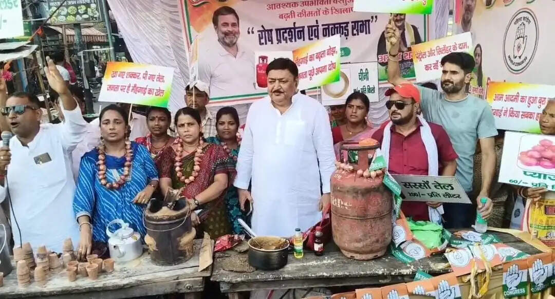 बढ़ती महंगाई के खिलाफ महिला कांग्रेस का फूटा गुस्सा, स्टेशन चौक पर नुक्कड़ सभा कर सरकार को घेरा
