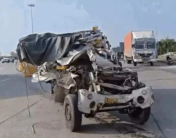 ट्रेलर ने पिकअप को पीछे से मारी टक्कर, कंटेनर में घुसी गाड़ी; किशनगढ़ के युवक की मौत