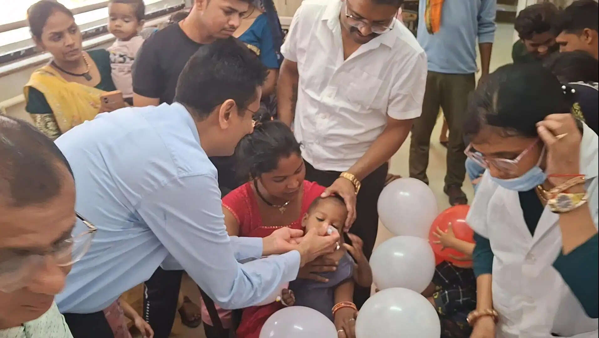दमोह में राष्ट्रीय पल्स पोलियो अभियान का शुभारंभ, कलेक्टर ने बच्चों को पिलाई पोलियो की दो बूंद