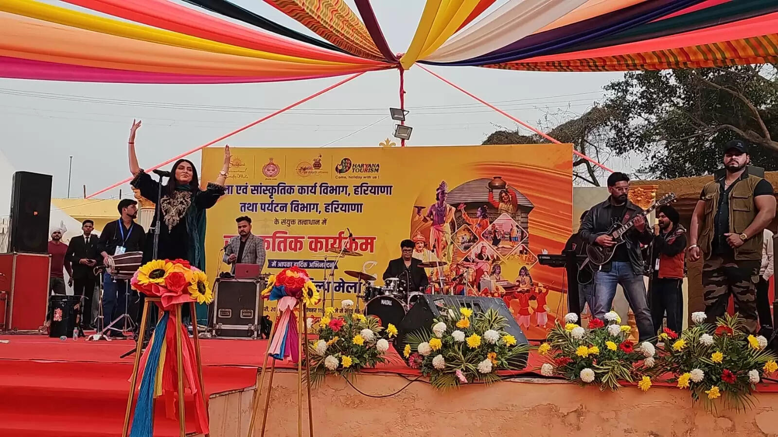 फरीदाबाद : गायिका मन्नत नूर की सुरीली आवाज़ पर झूम उठा सूरजकुंड मेला