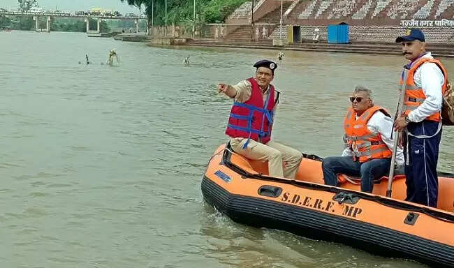 रामघाट पर दो अलग-अलग घटनाओं में डूब रहे 05 लोगों को जीवित बचाया