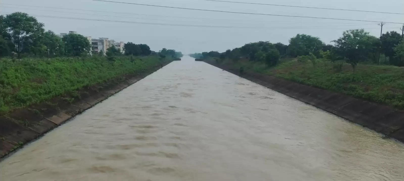 धमतरी : खरीफ धान फसल के लिए महानदी मुख्य नहर में छोड़ा सिंचाई के ल‍िए पानी