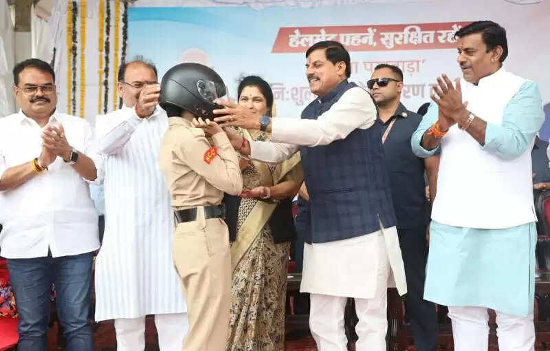 हेलमेट न पहनने की छोटी सी लापरवाही का नुकसान पूरे परिवार को न भुगतना पड़े : मुख्यमंत्री डॉ. यादव