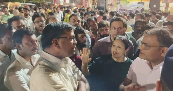 उपमुख्यमंत्री की सख़्ती के बाद नर्सिंग होम संचालक गिरफ्तार, आईएमए ने किया विरोध