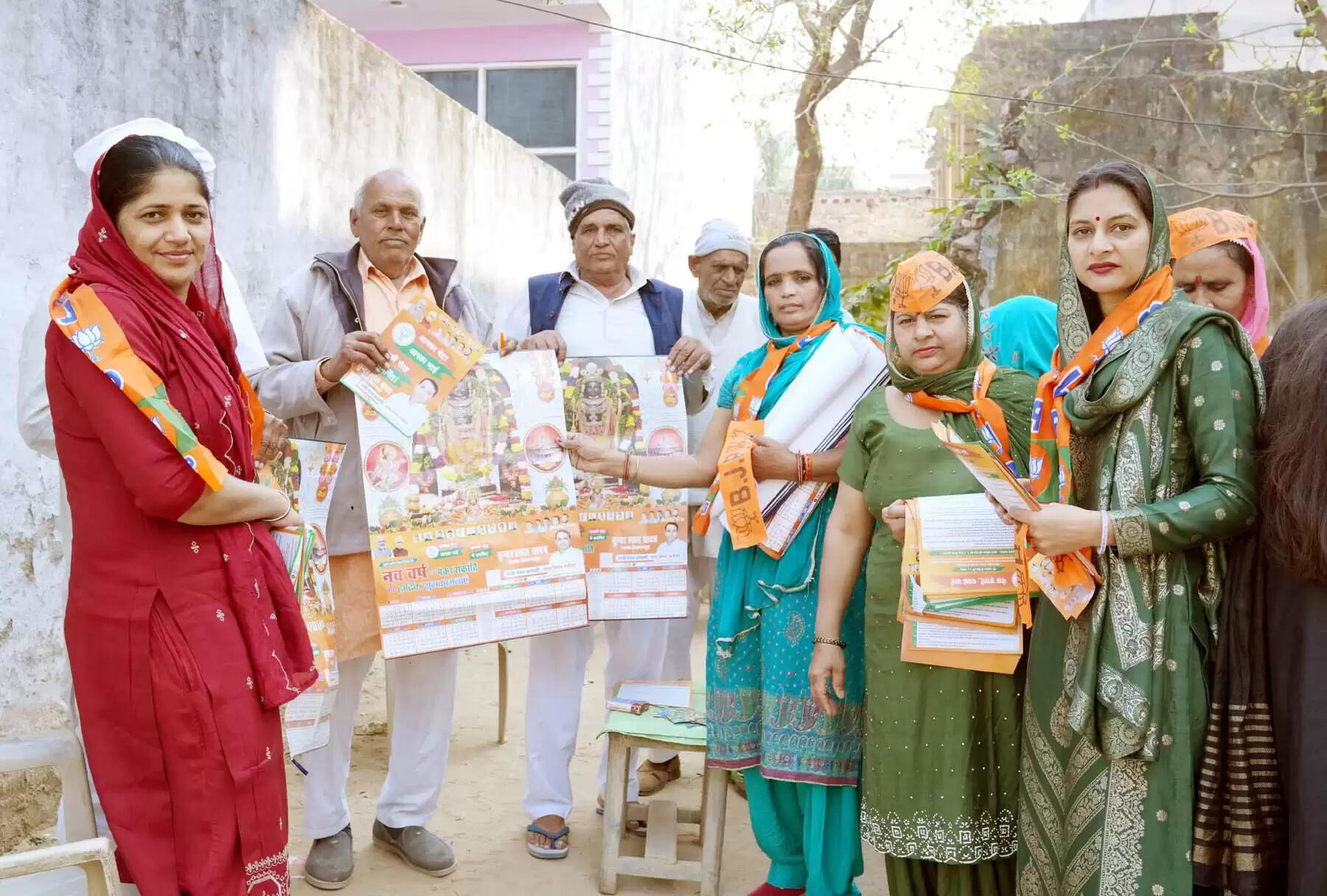 गुरुग्राम: मातृ शक्ति ने संभाली मेयर प्रत्याशी सुंदर लाल यादव के प्रचार की कमान