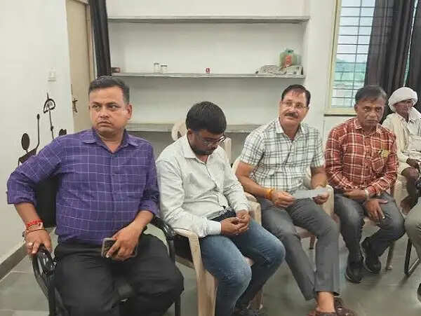 झाबुआ में पटवारी 2 हजार रुपये की रिश्वत लेते रंगे हाथ गिरफ्तार,&nbsp;इंदौर लोकायुक्त की कार्रवाई