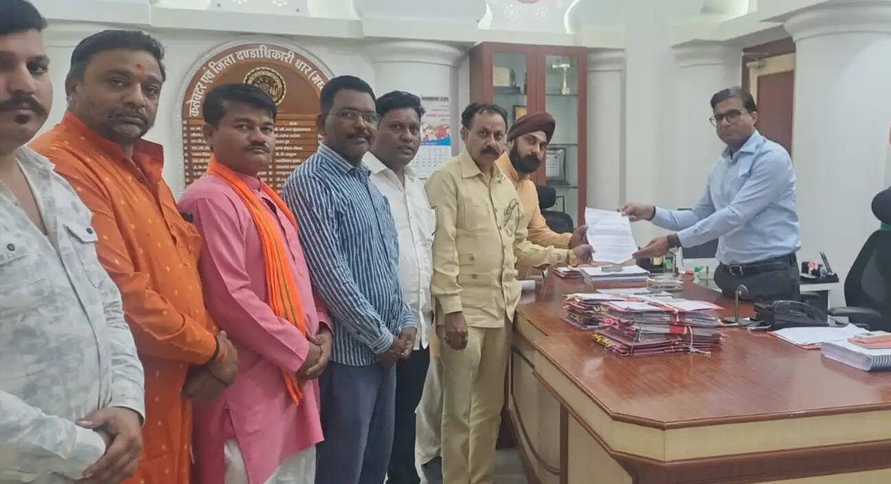 धार में दुकान आवंटन प्रक्रिया पर भाजपा पार्षदों के सवाल, कलेक्टर से निविदा निरस्त करने की मांग