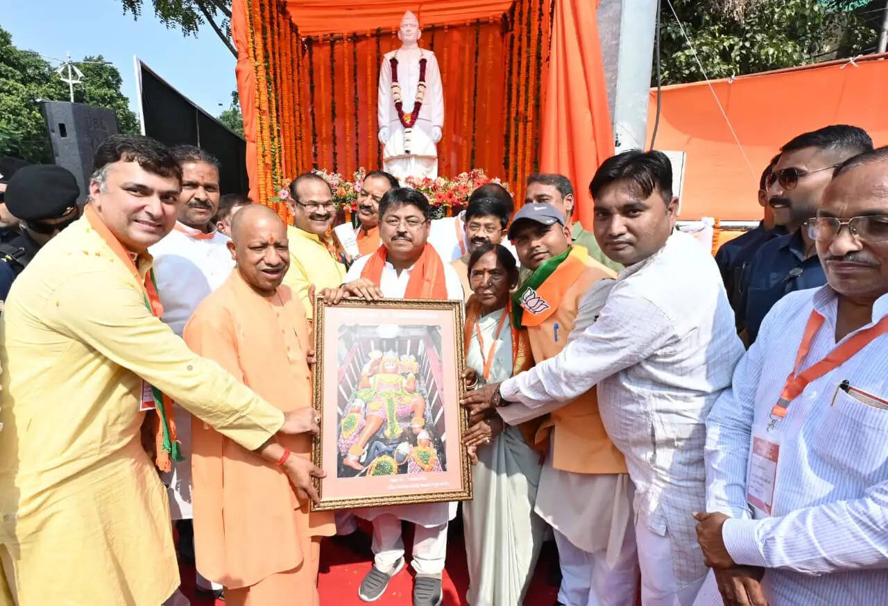 आजादी के लिए नेहरू ही नहीं मसुरियादीन पासी भी जेल गए थे : योगी आदित्यनाथ