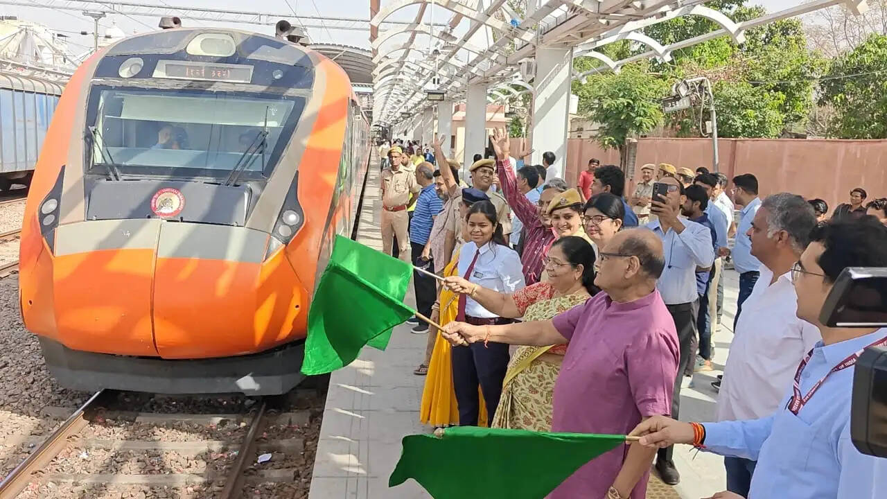 गांधीनगर जयपुर स्टेशन पर वंदे भारत एक्सप्रेस का प्रायोगिक ठहराव शुरू
