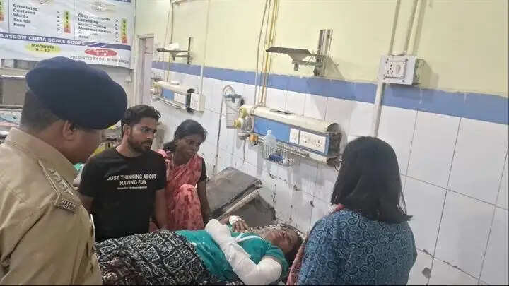 ग्वालियरः सड़क दुर्घटना में मृत एवं गंभीर रूप से घायल के आश्रितों को 10-10 हज़ार रुपये की तात्कालिक सहायता