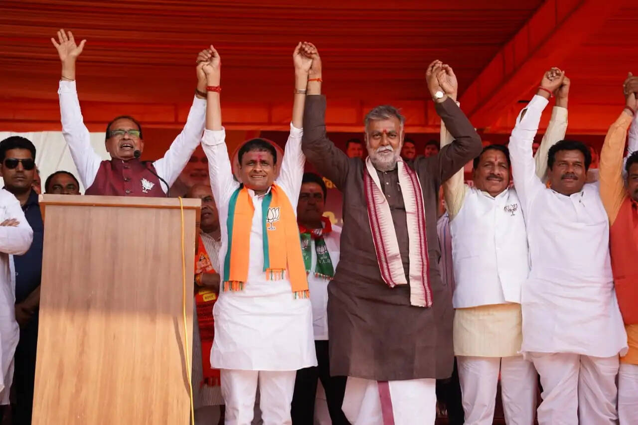 दतिया में केन्द्रीय&nbsp;मंत्री&nbsp;शिवराज का चुनावी हुंकार,&nbsp;कांग्रेस पर साधा निशाना, भाजपा के लिए मांगा जनादेश