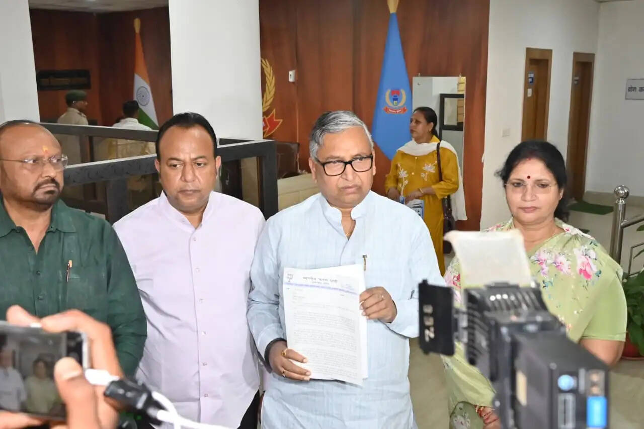 भाजपा ने की डीजीपी को ज्ञापन देकर अपराधियों पर कडी कार्रवाई की मांग