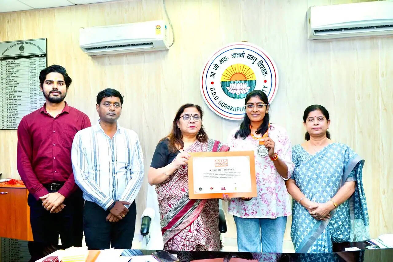 गोरखपुर विश्वविद्यालय की छात्रा अंजलि मिश्रा ने रचा इतिहास