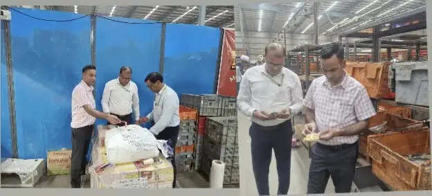 खाद्य विभाग ने की छापेमारी, 240 लीटर घी और 18 किलो मिर्च पाउडर जब्त