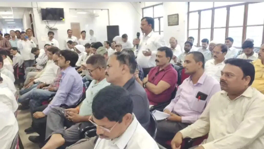 विकास और कानून व्यवस्था पर डीएम व एसएसपी ने पत्रकारों से किया संवाद