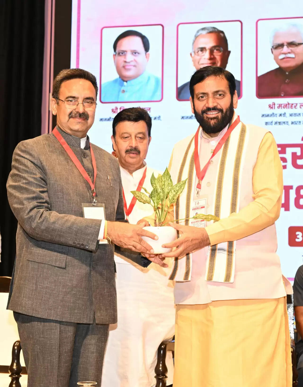 मजबूत लोकतंत्र और राष्ट्र निर्माण में शहरी स्थानीय निकाय की भूमिका महत्वपूर्ण : हरविंद्र कल्याण