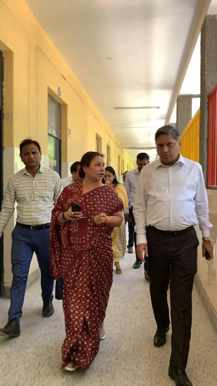 स्थायी समिति अध्यक्ष सत्या शर्मा का शाहदरा (उत्तरी) जोन में विद्यालयों का निरीक्षण, सुधार के सख्त निर्देश