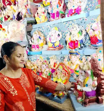 गणेश चतुर्थी को लेकर मथुरा में उत्साह, सजीं भगवान गणेश की प्रतिमाएं