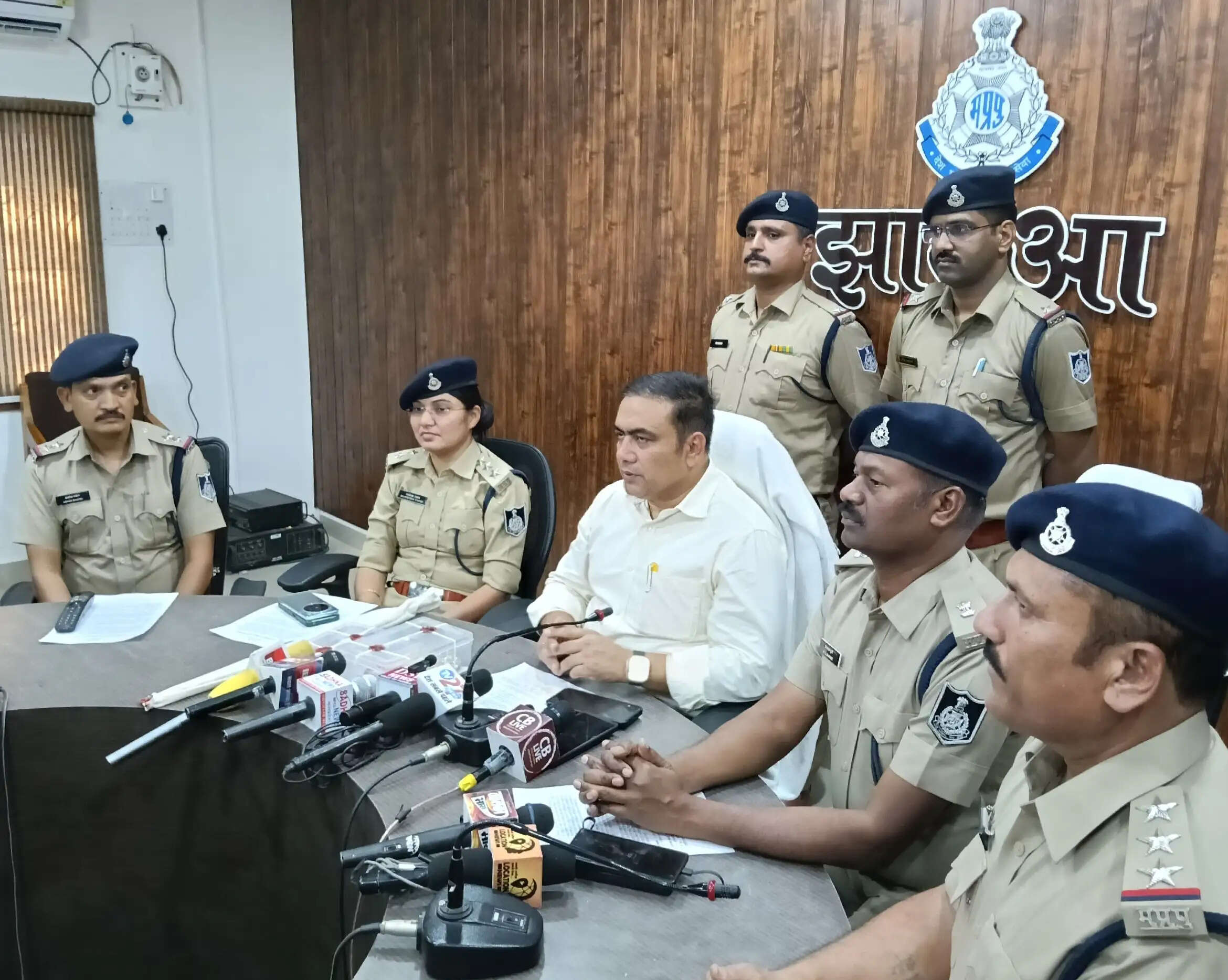 झाबुआ: जैन मदिंर मे हुई चोरी के दो आरोपित गिरफ्तार