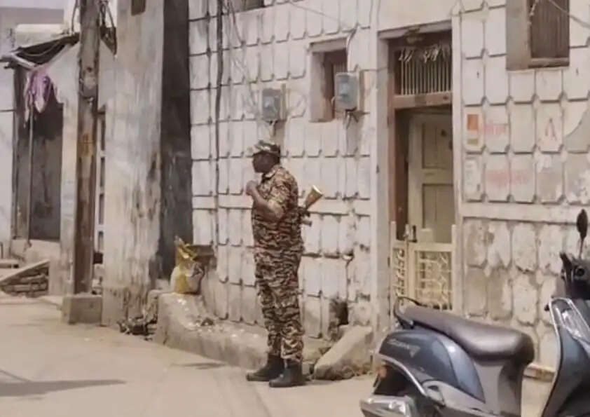 धमतरी के ठेकेदार के घर ईडी की दबिश, नौ घंटे से अधिक चली जांच